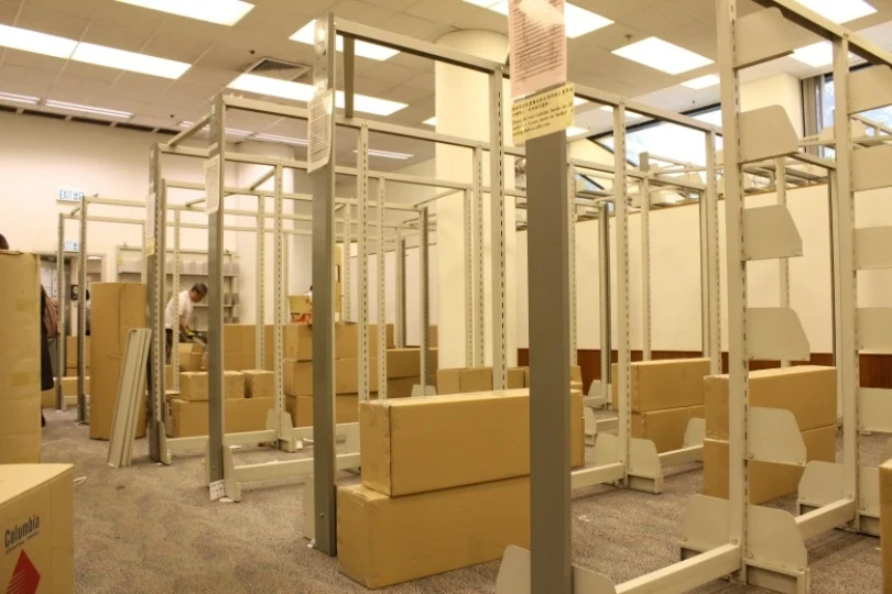 Dismantling and packing of bookshelves