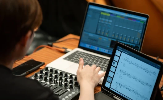 Thumbnail Composition and Electronic Music