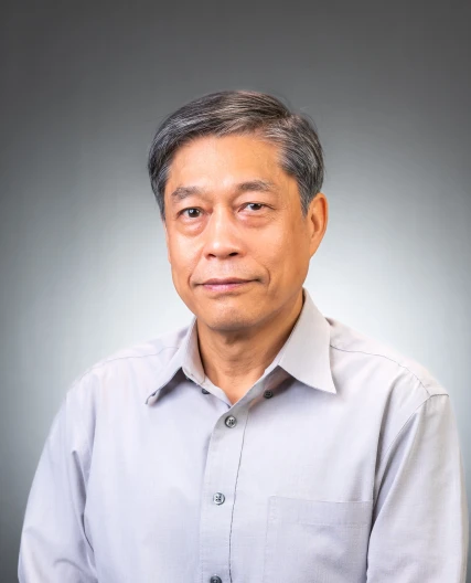 麦 伟 铸<br>Prof MAK Clarence